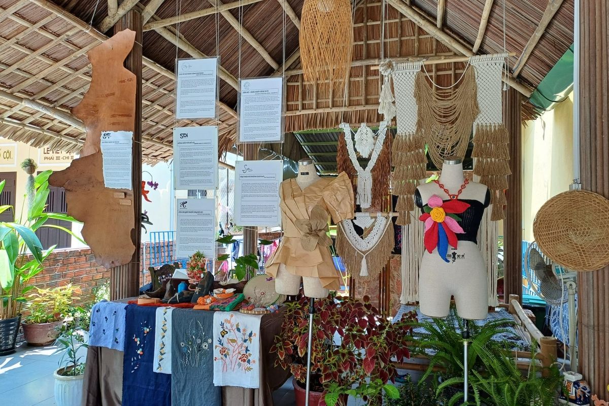 Hoi An handmade accessories & crafts