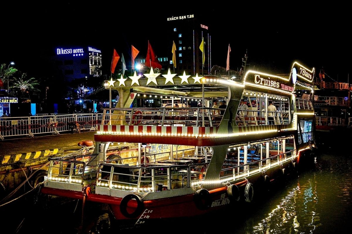 7 Stars Cruise, top Da Nang cruise.