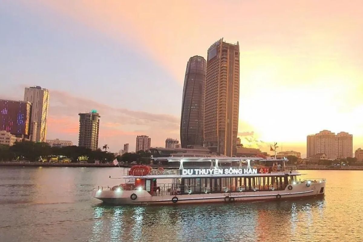 Experience a Da Nang yacht sunset cruise on the Han River with Luxury 4U