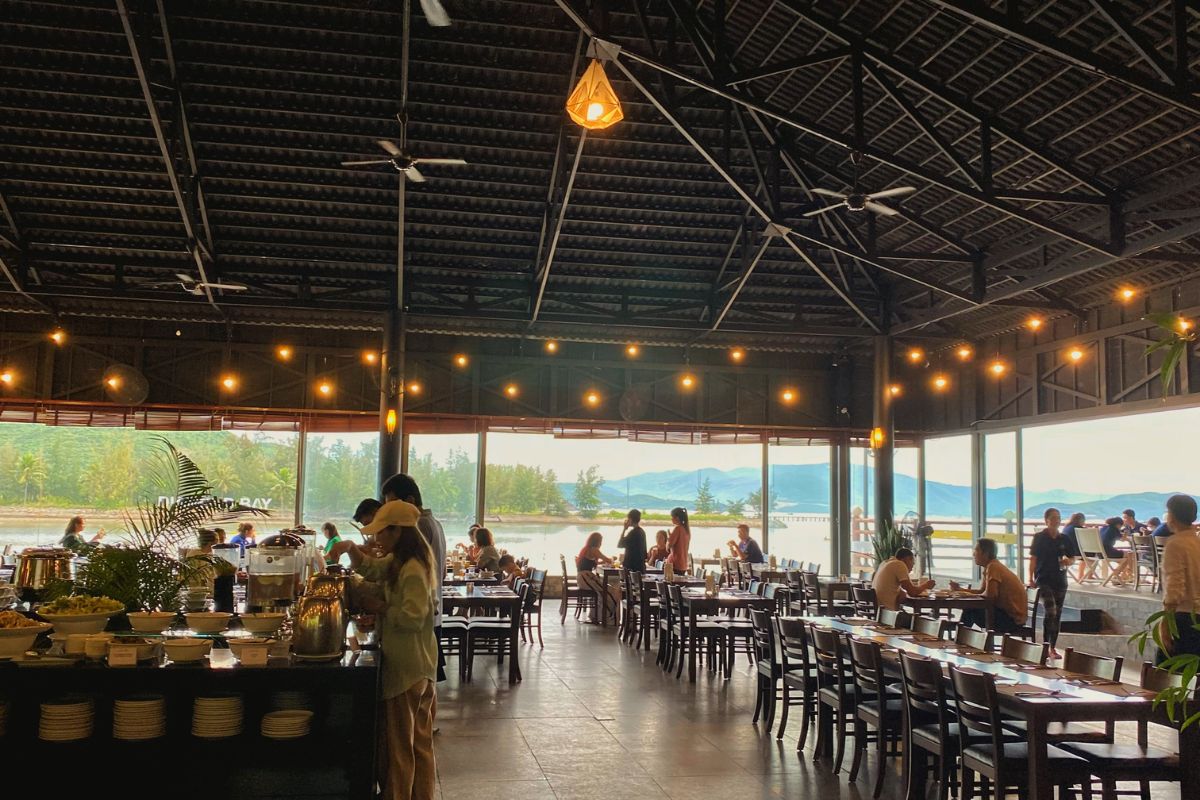 Sea-Facing Restaurants