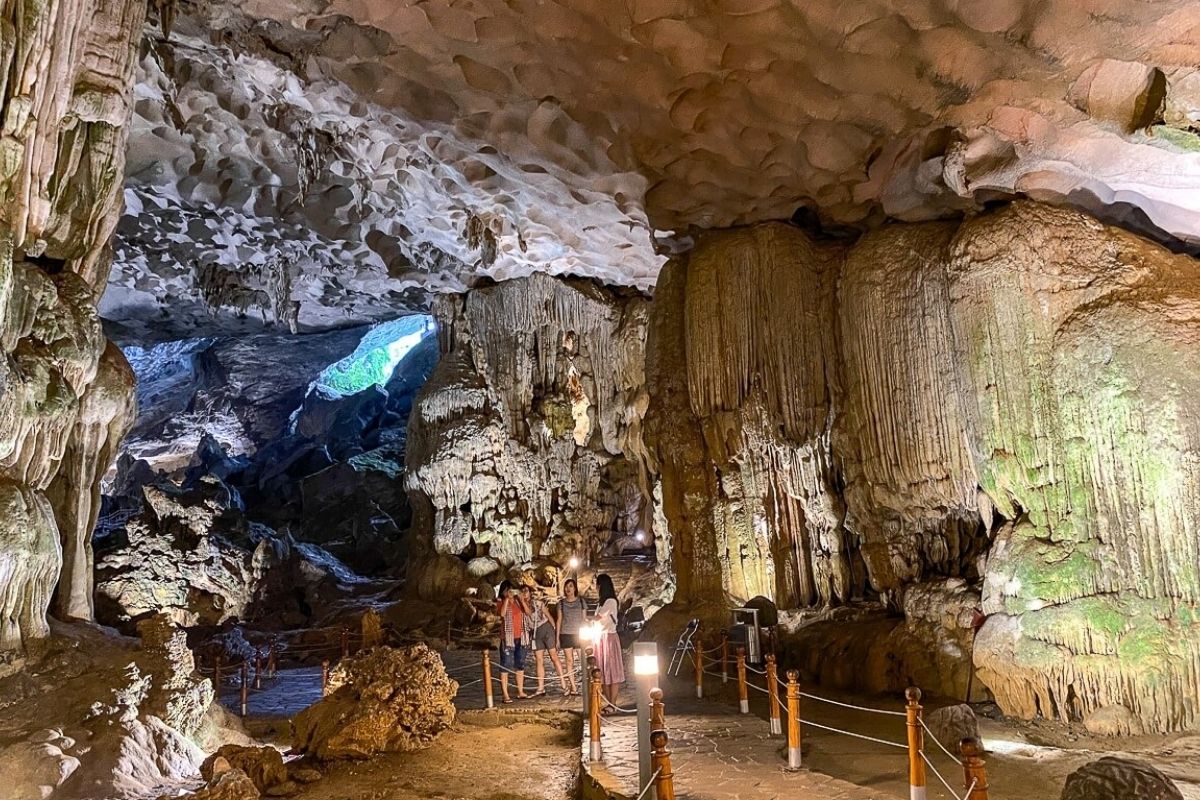 Sung Sot Cave