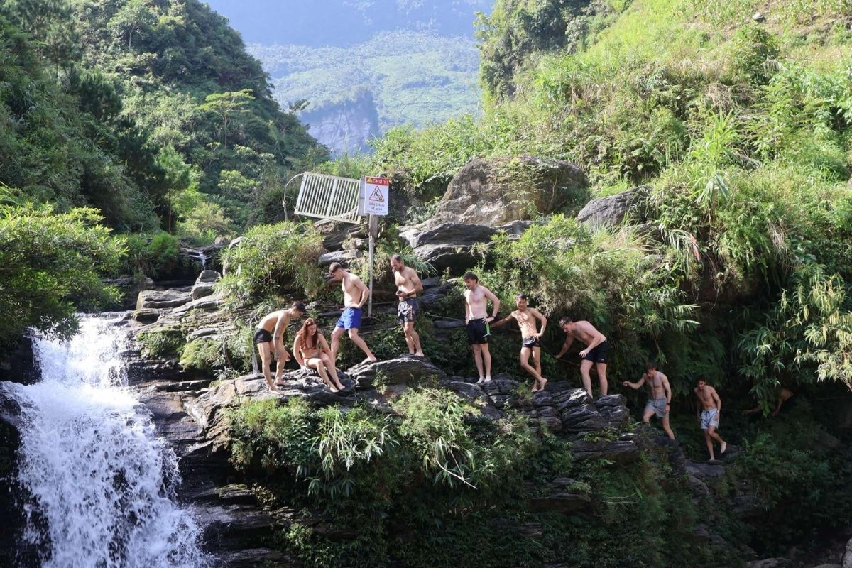 Du Gia Waterfall