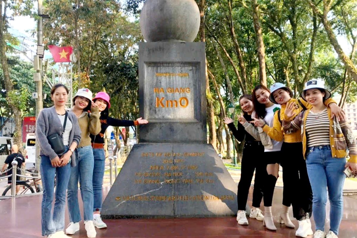 Ha Giang Loop Luxury Tour begins with a photo at Km0 Monument