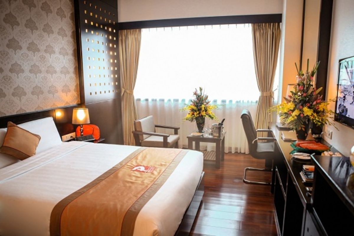 Deluxe Room at Halong Palace Hotel