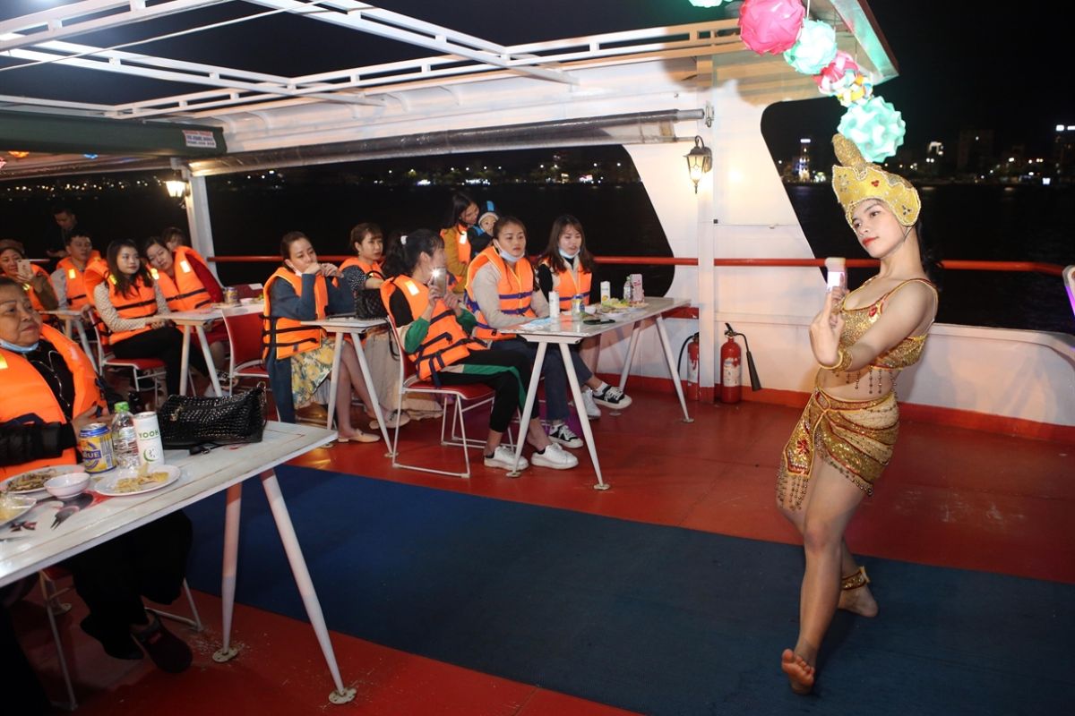 Experience Cham Dance on Han River Cruise Da Nang
