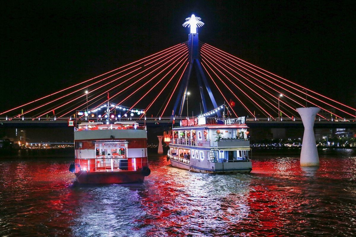 Tran Thi Ly Bridge on Han River Cruise Da Nang