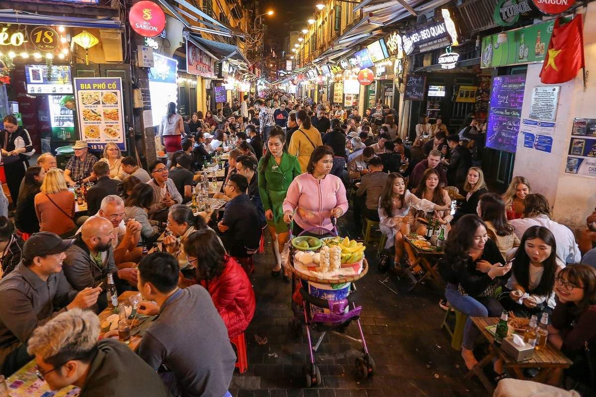Hanoi what to see and do: sip cold Bia Hoi at Ta Hien.