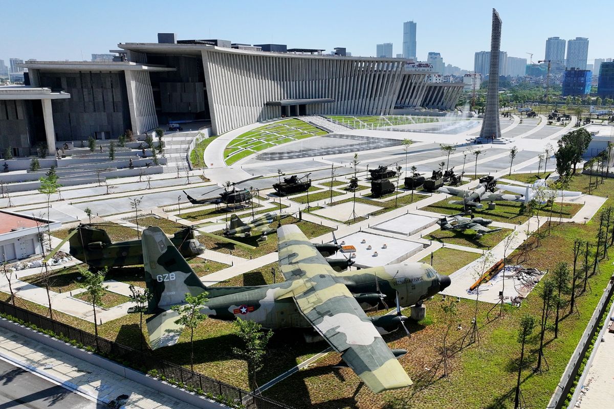 Hanoi what to see and do: explore Vietnam Military History Museum