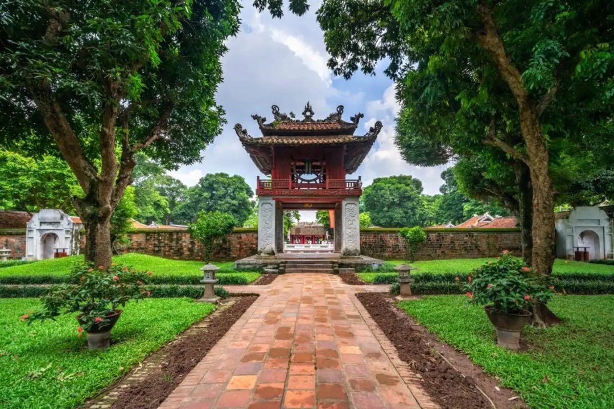 Hanoi what to see and do: Temple of Literature