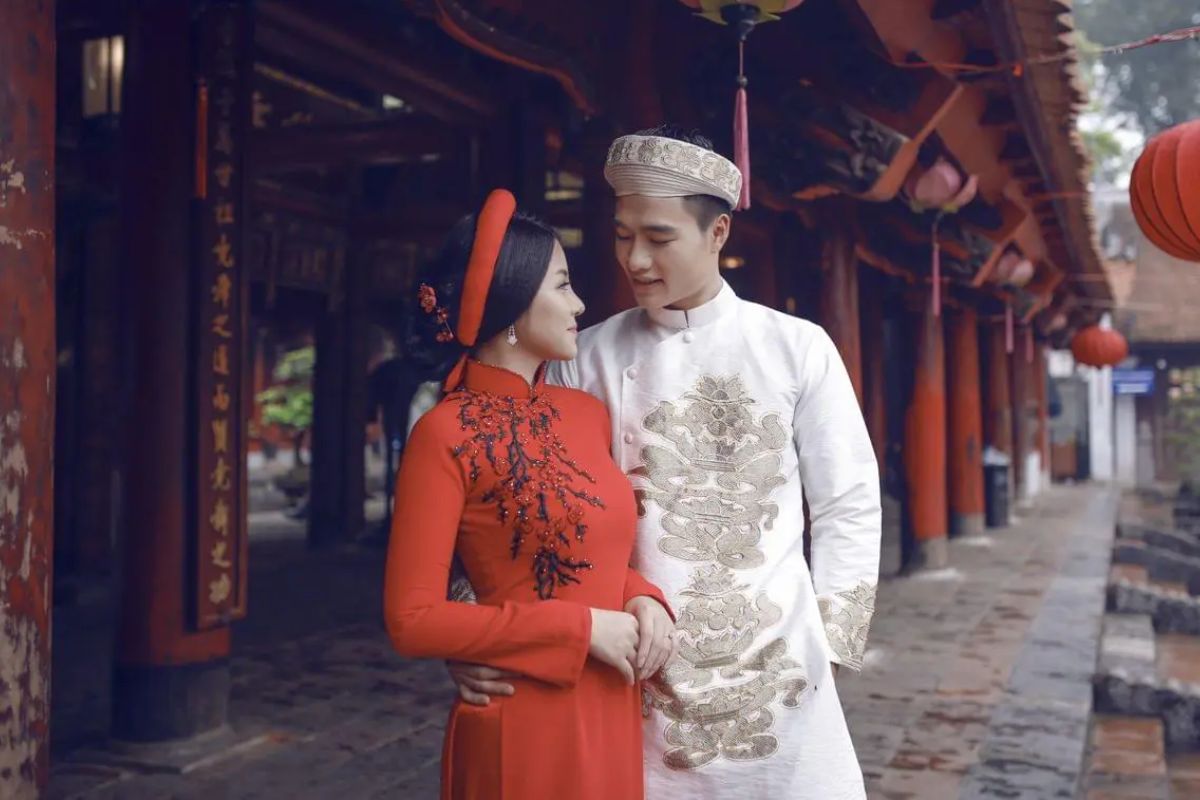 Old Hanoi wedding at Temple of Literature. 