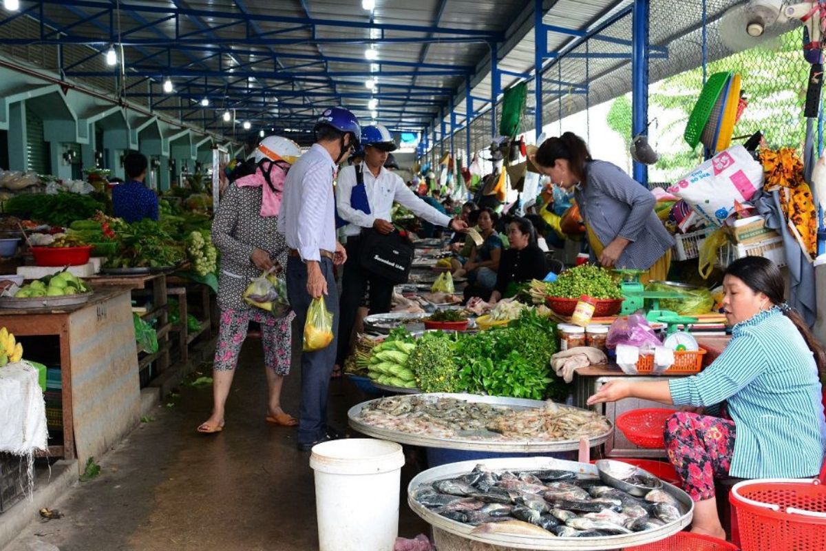 Pham Boi Chau Market