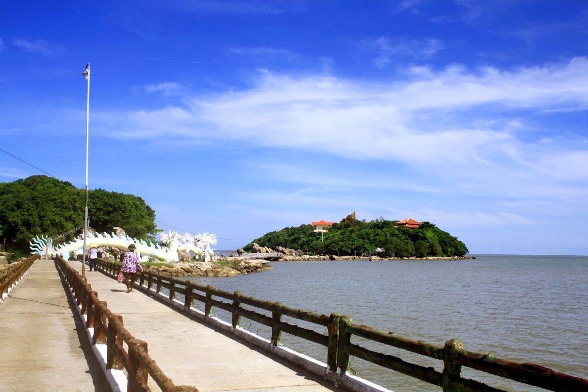Ca Mau City leads to island peace