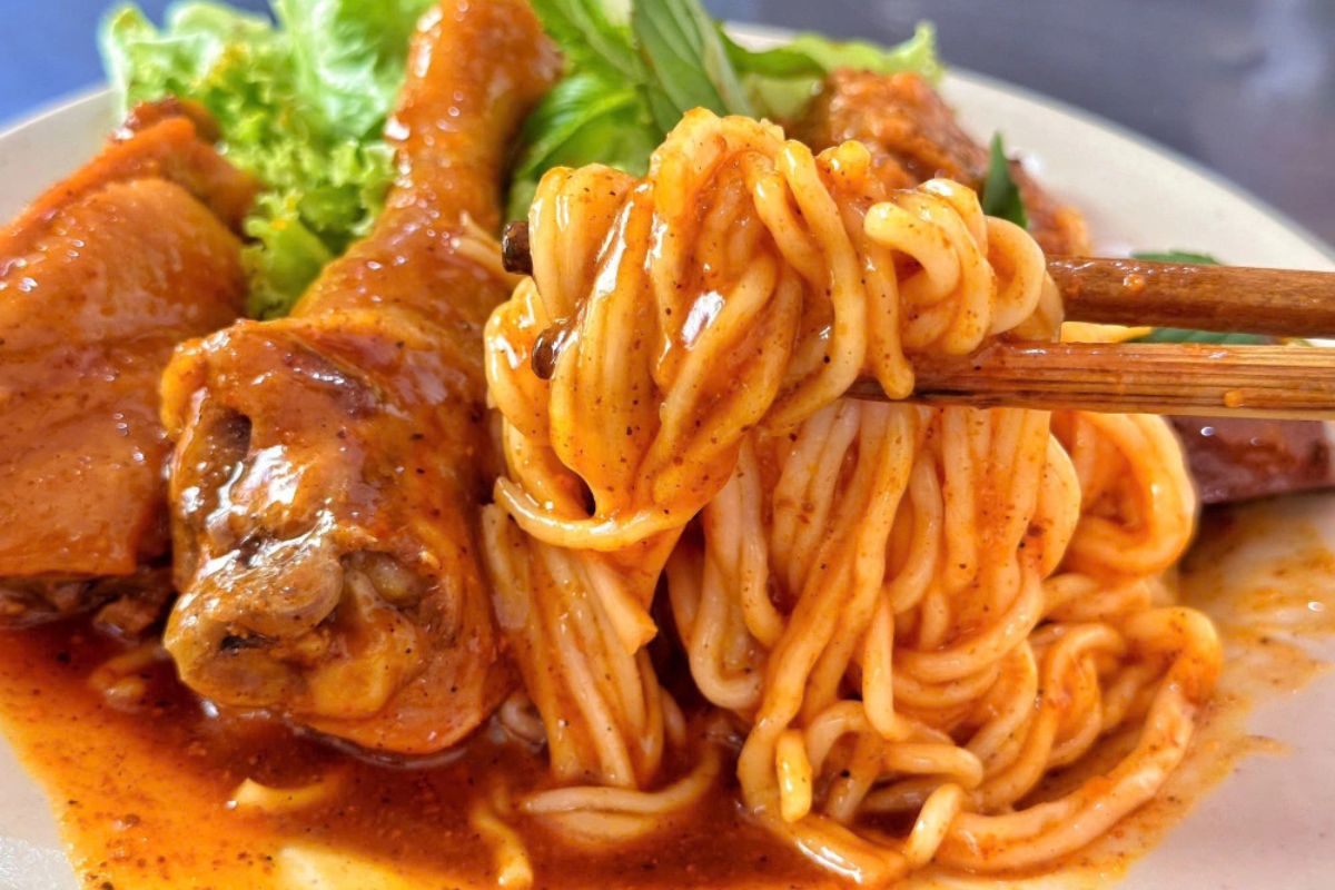 Ca Mau City’s spicy noodle specialty