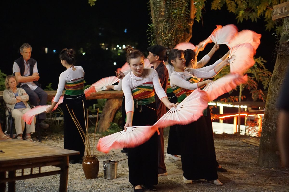 Thai Traditional Dance Performance