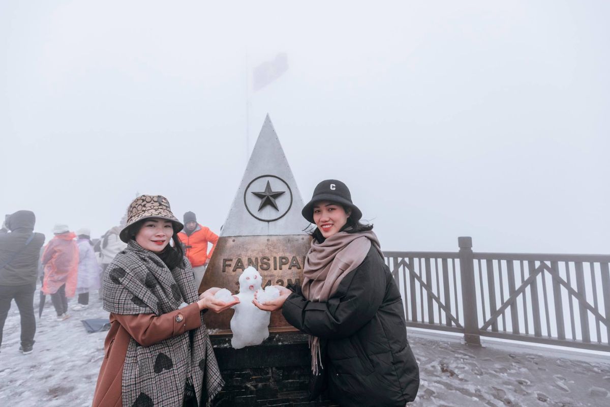 Snow Hunt on the Roof of Indochina 