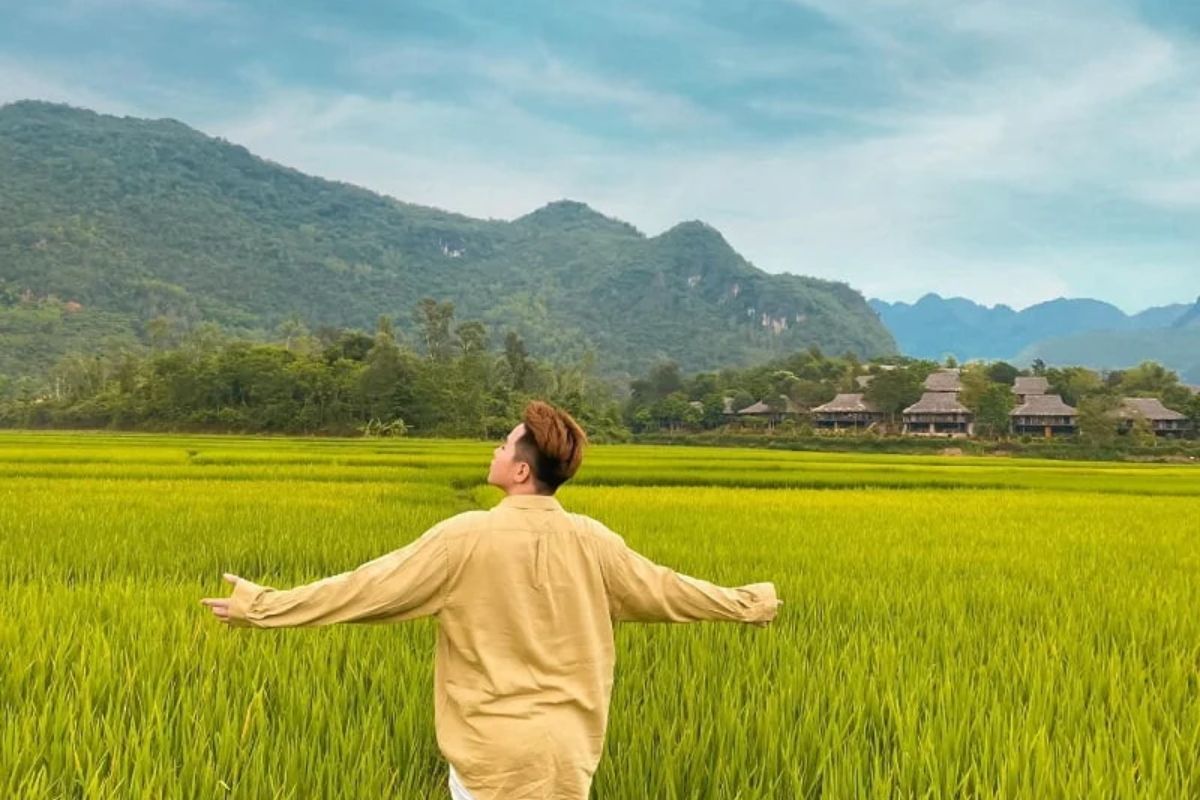 Capture the Beauty of Nhot Village's Fields 