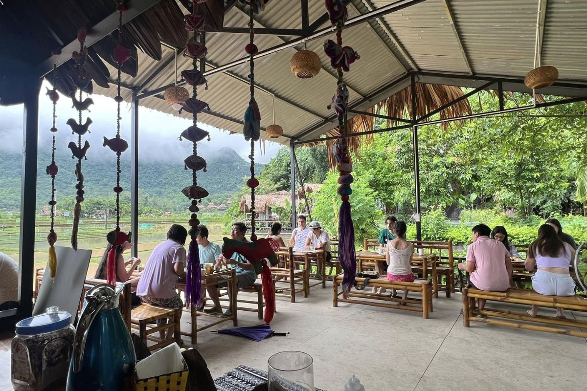 Lunch at a Thai-Style Homestay Dining House