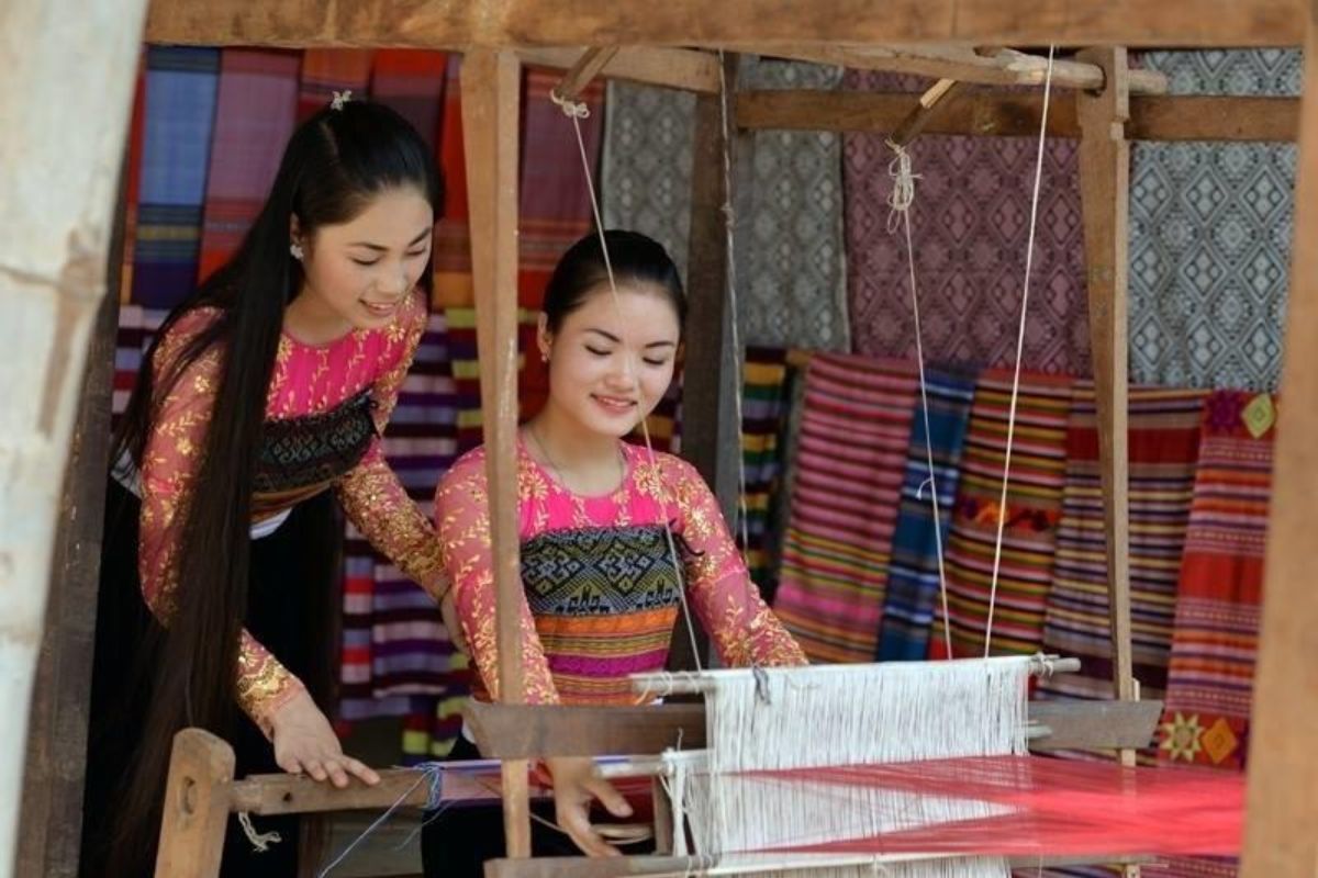 Try Your Hand at Weaving in Lac Village