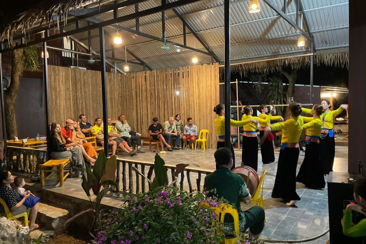 Common Lounge with Music at Little Mai Chau Homestay 