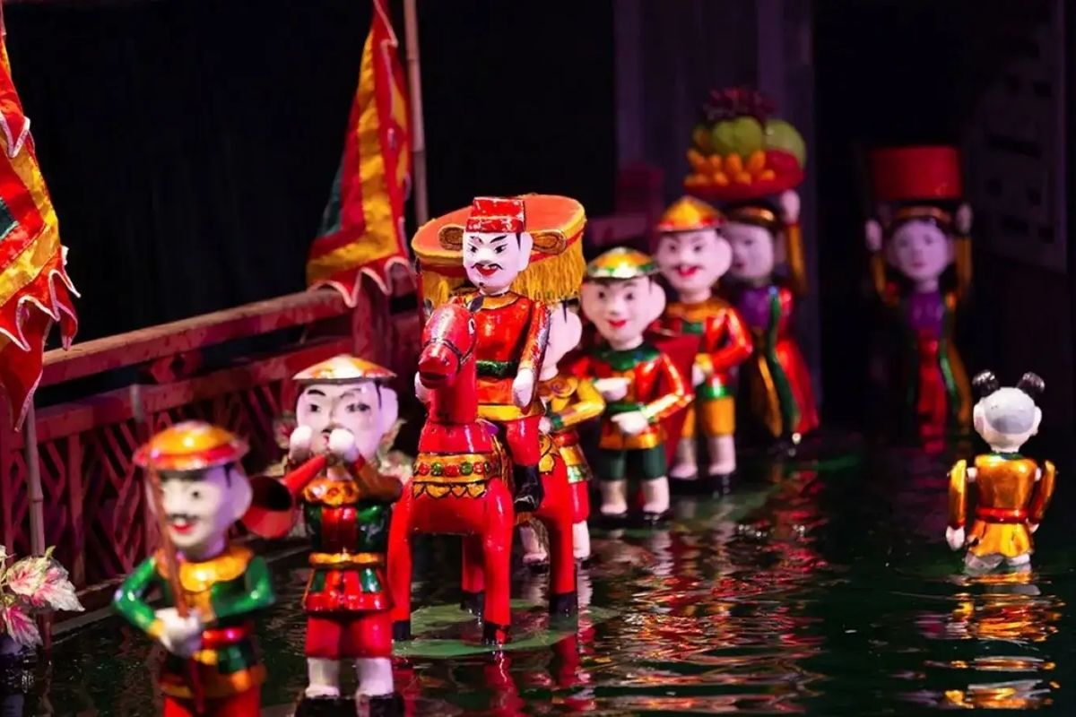 Discover water puppets on Hanoi vacation package. 
