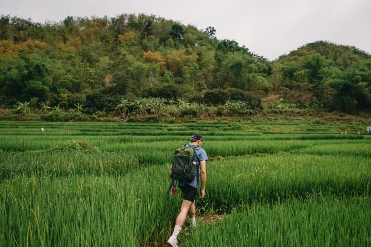 April trek under Mai Chau’s blue skies