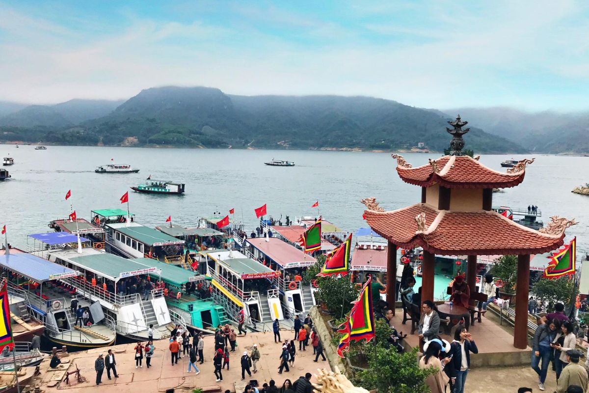 Ba Chua Thac Bo Temple Festival