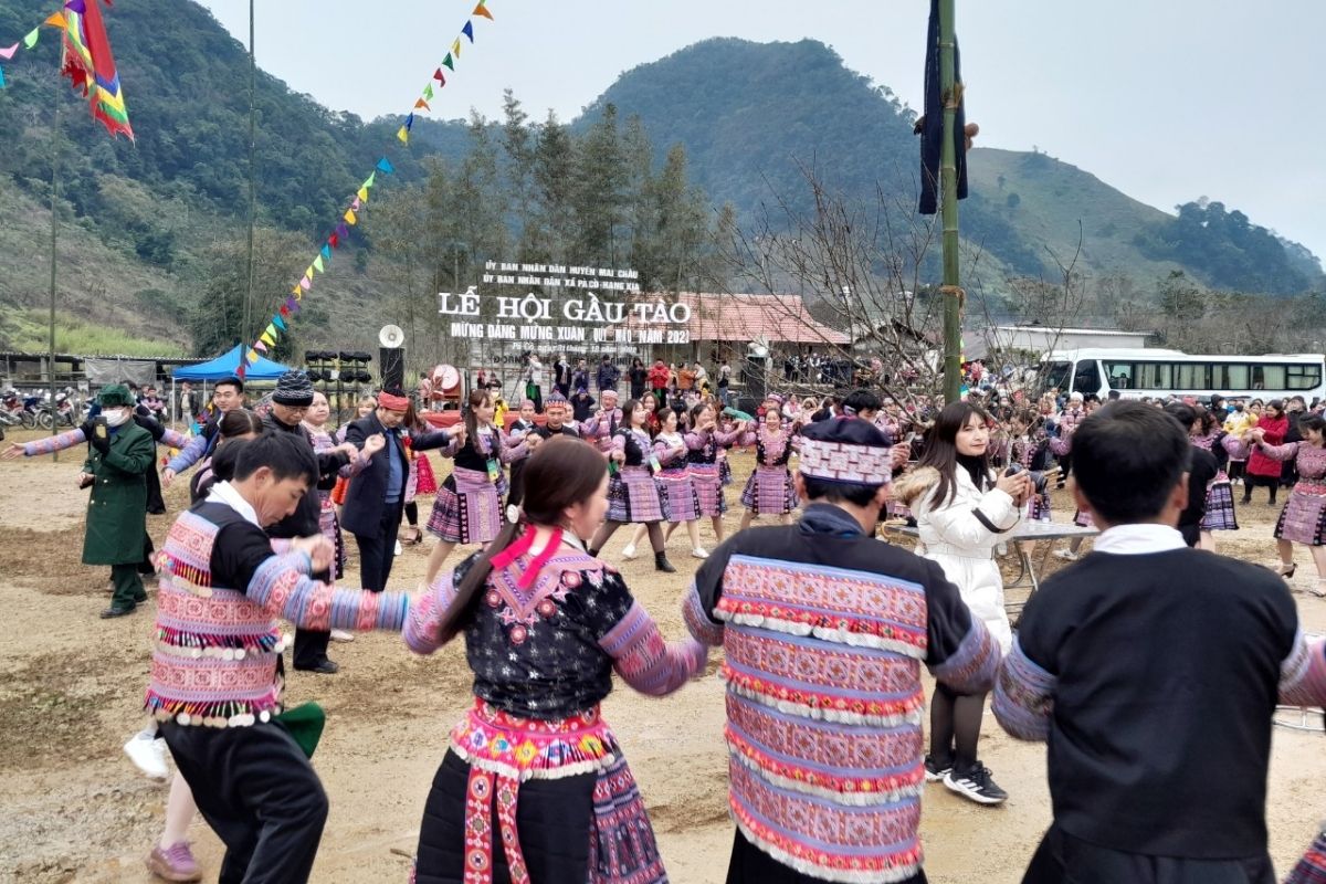 Experience Cau Mua Festival, feel Mai Chau Vietnam Temperature