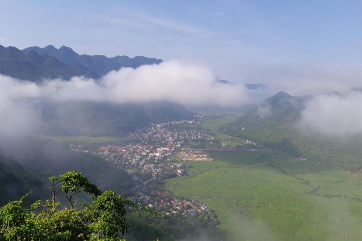 Soft rains refresh Mai Chau Vietnam Temperature