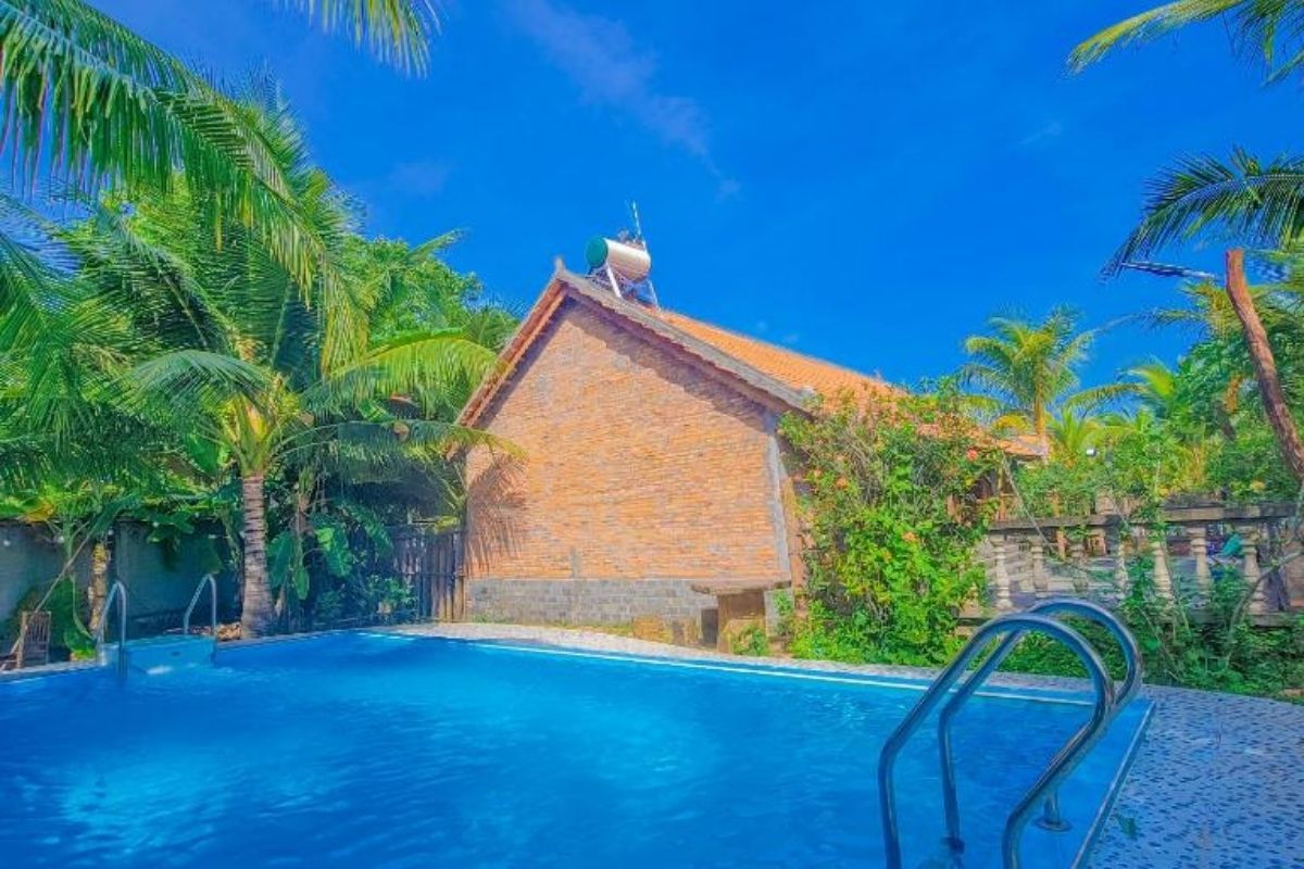 Outdoor Swimming Pool at Casa Eco Resort