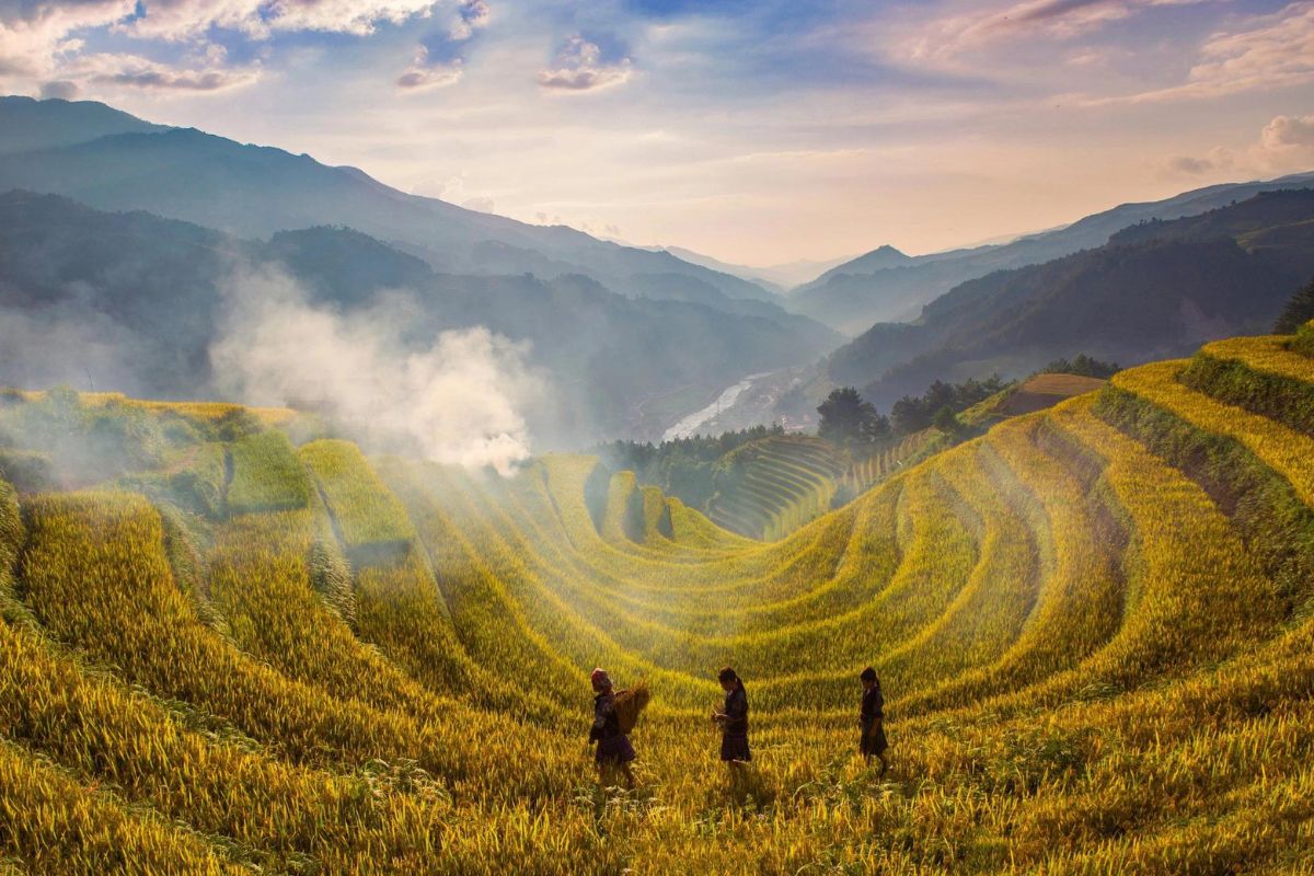 October Mist Glides over Lim Thai 