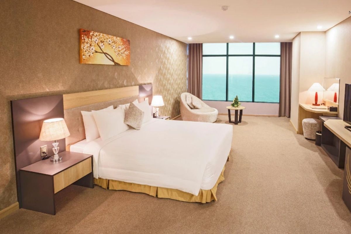 Deluxe Double with Bathtub at Muong Thanh Luxury Nha Trang 