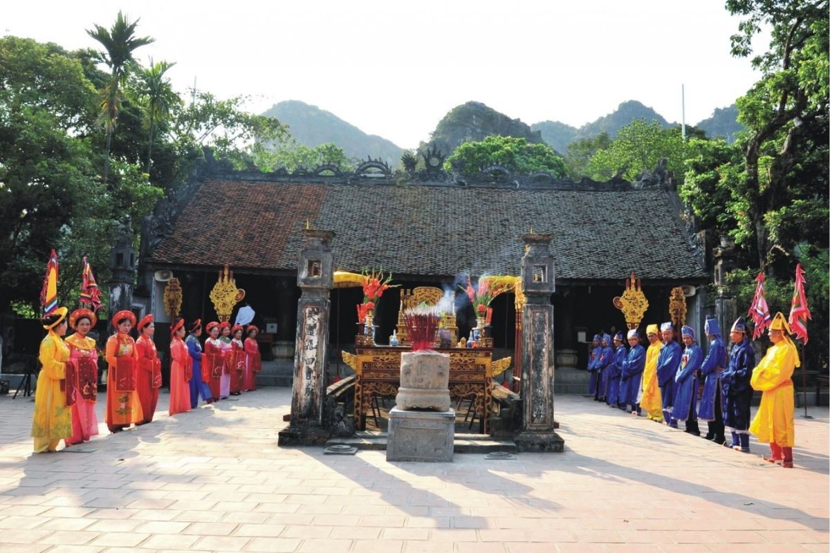 March at Hoa Lu, perfect temperature in Ninh Binh.