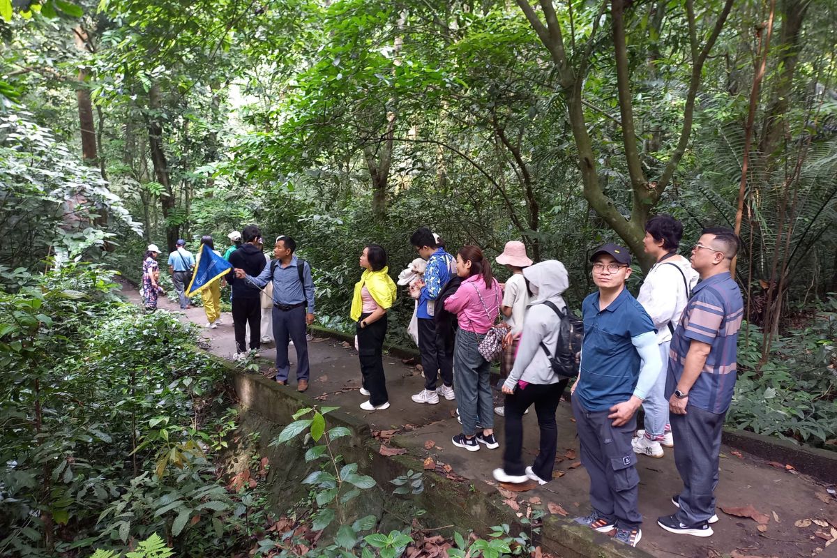 Early June trek, perfect temperature in Ninh Binh.