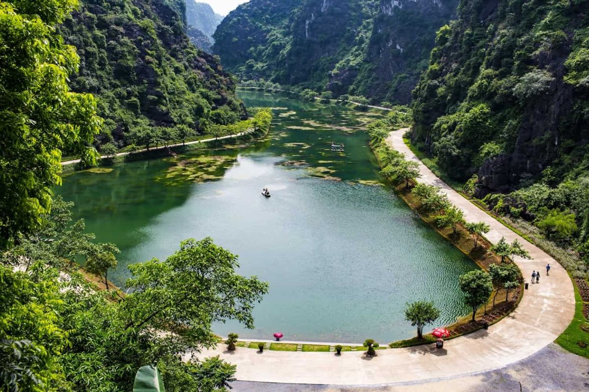 Am Tien stands out in Ninh Binh caves