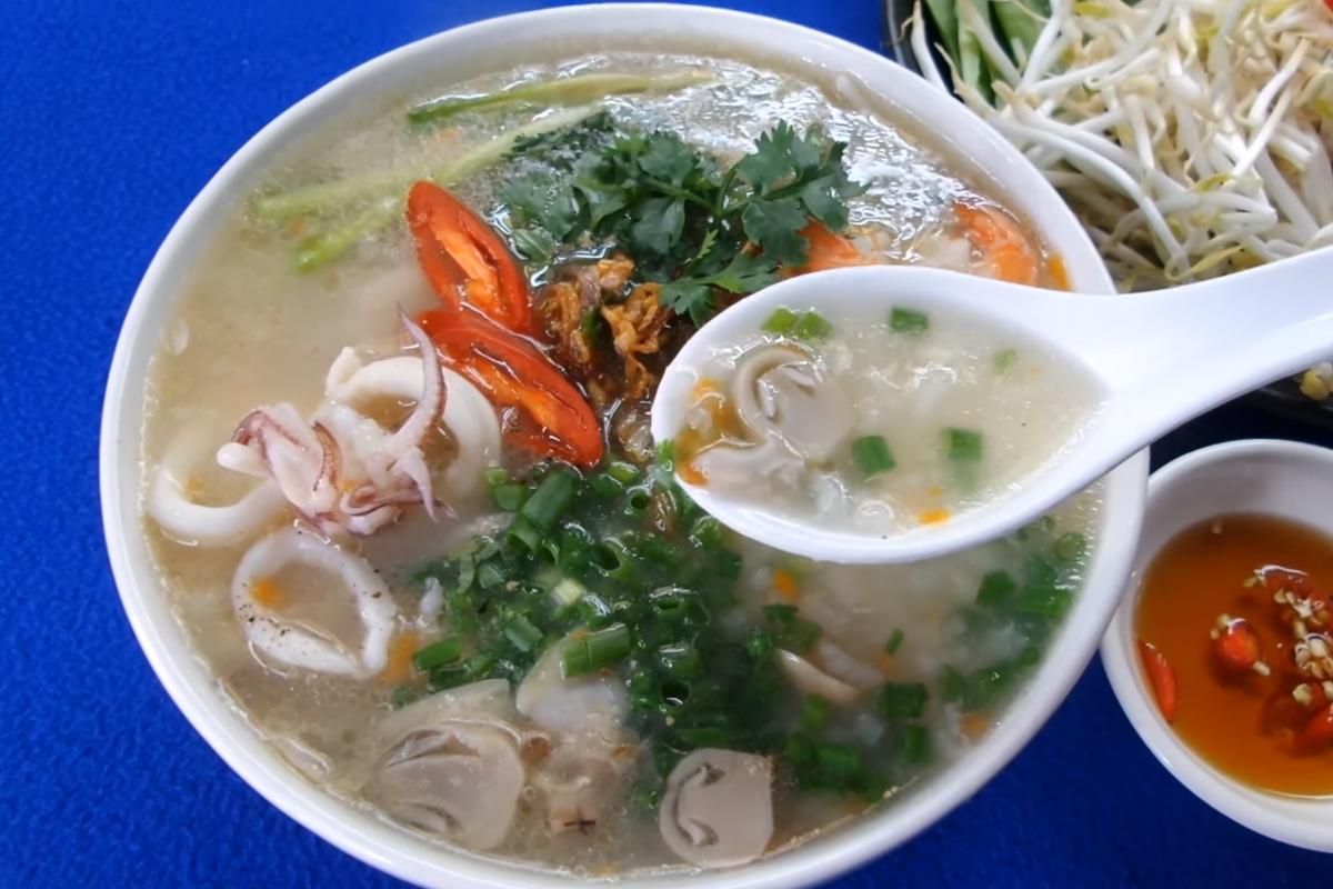 Chao Muc at Com Nieu Viet Xua