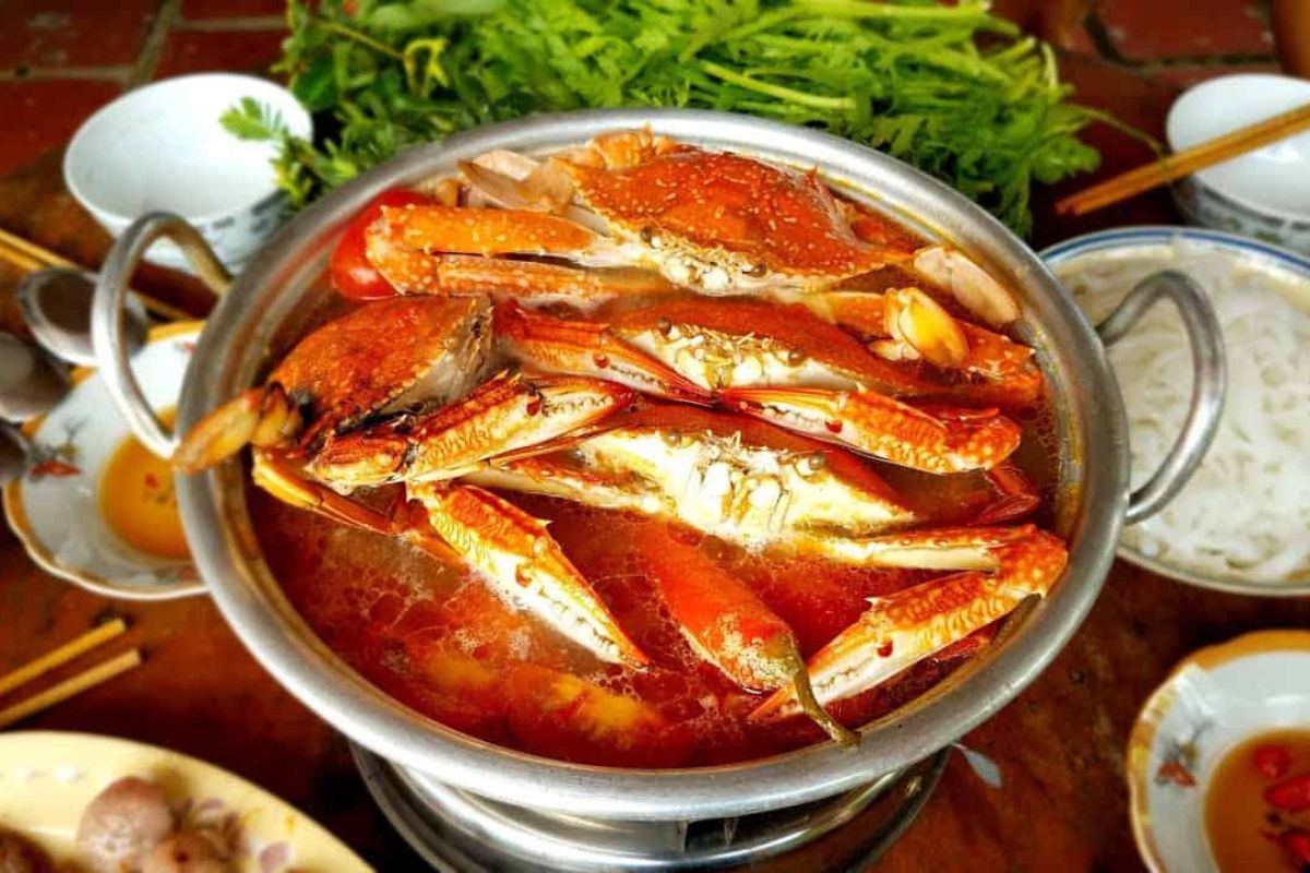 Lau Ghe at Ra Khoi Seafood Restaurant