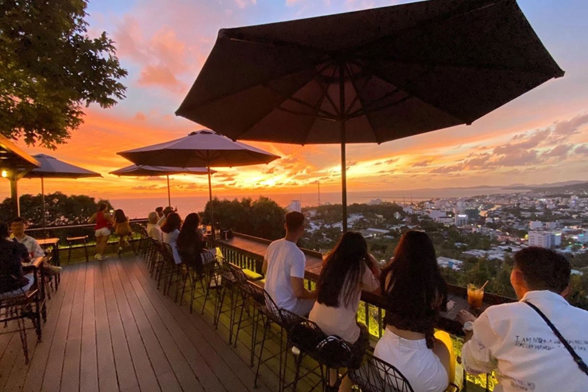 Sky bar comfort, Phu Quoc rainy season 