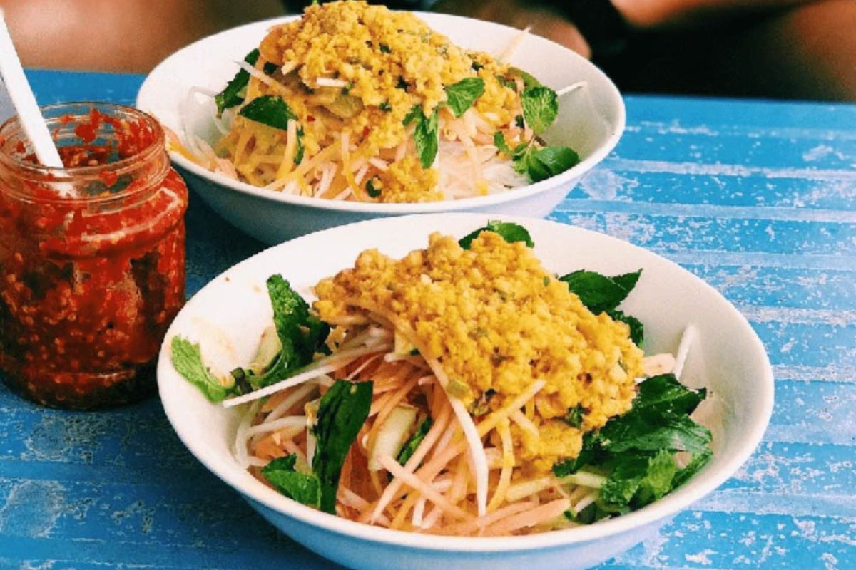 Bun Ken Delight at Ut Luom 