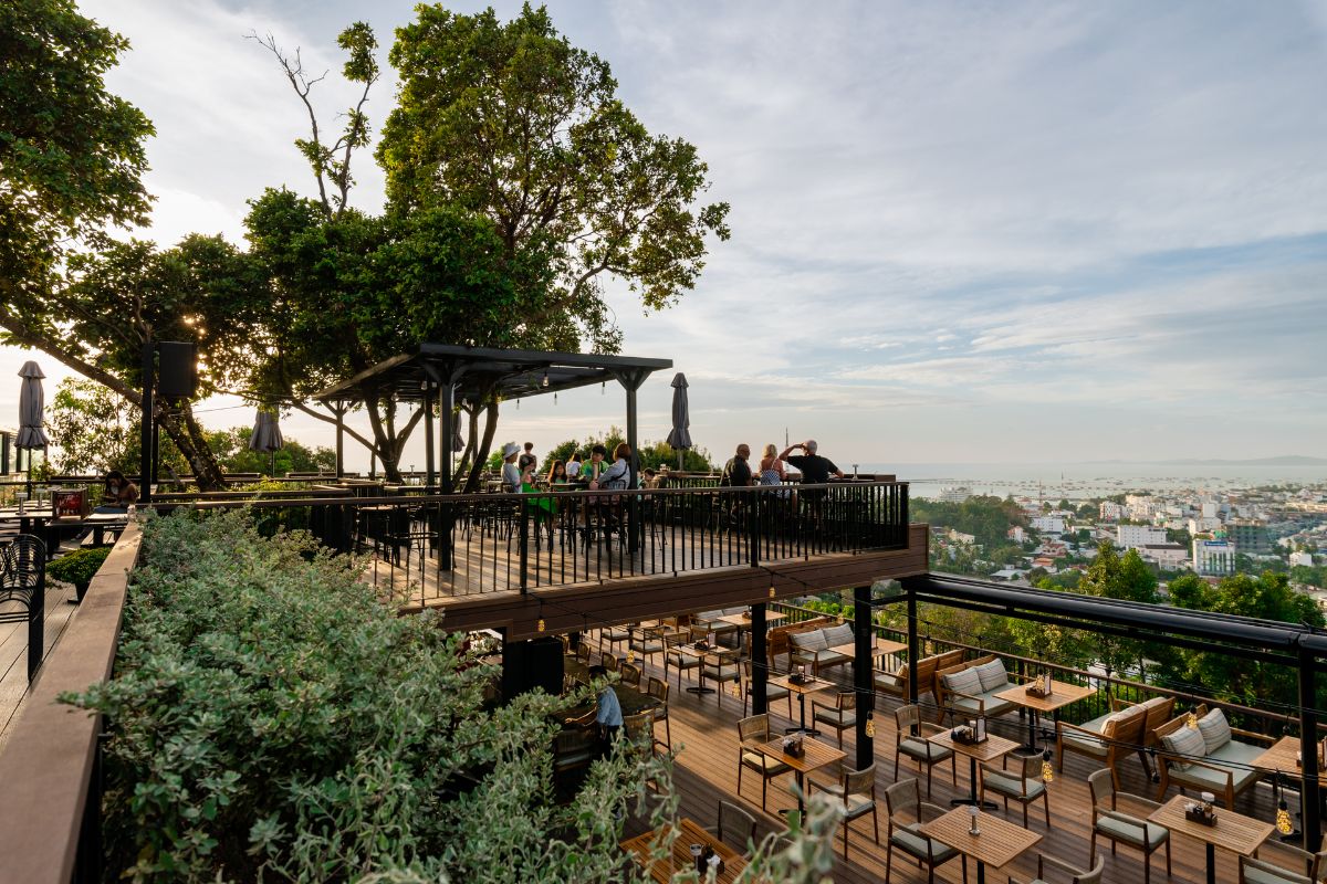 Chuon Chuon Bistro & Skybar