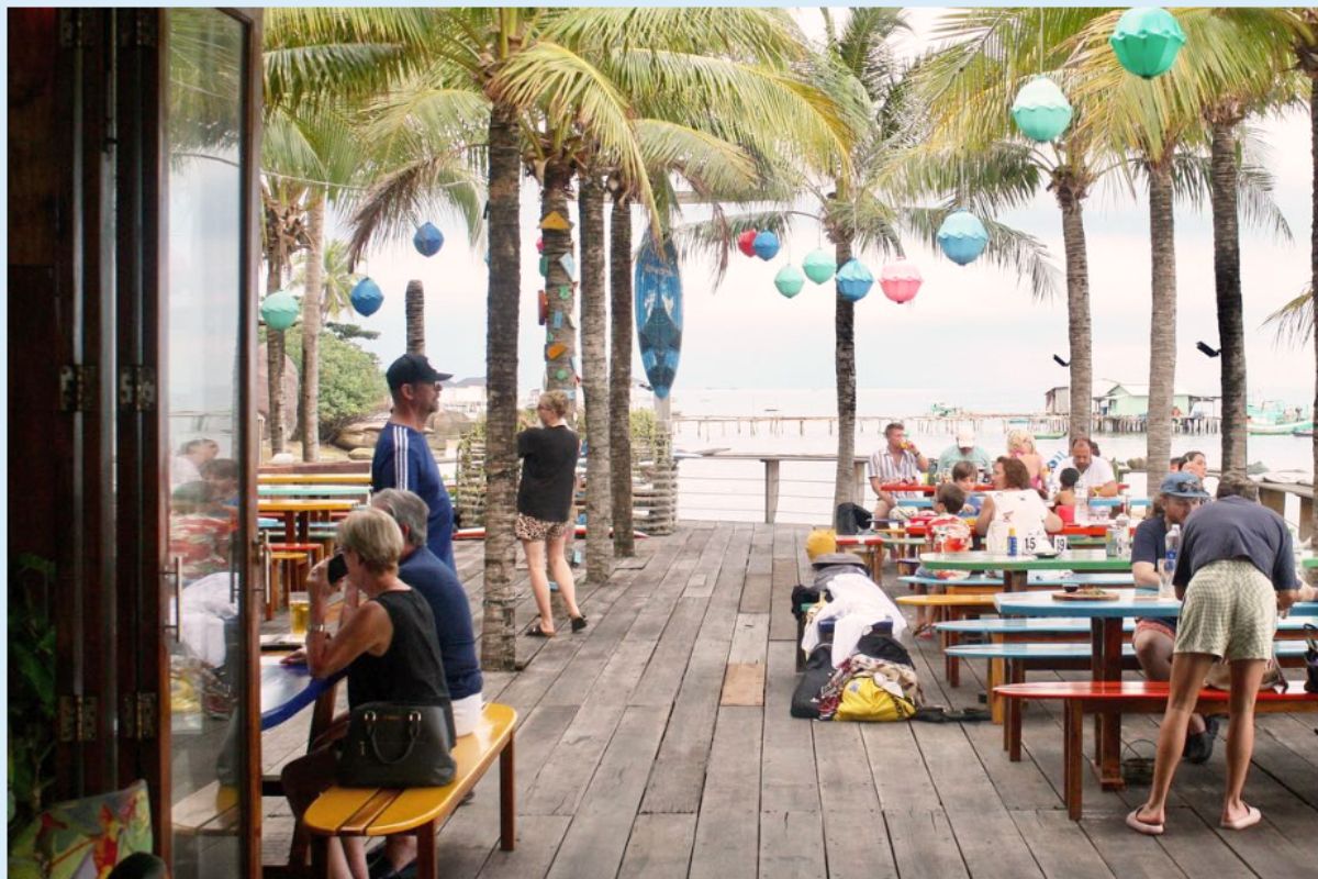 Rory’s Beach Bar