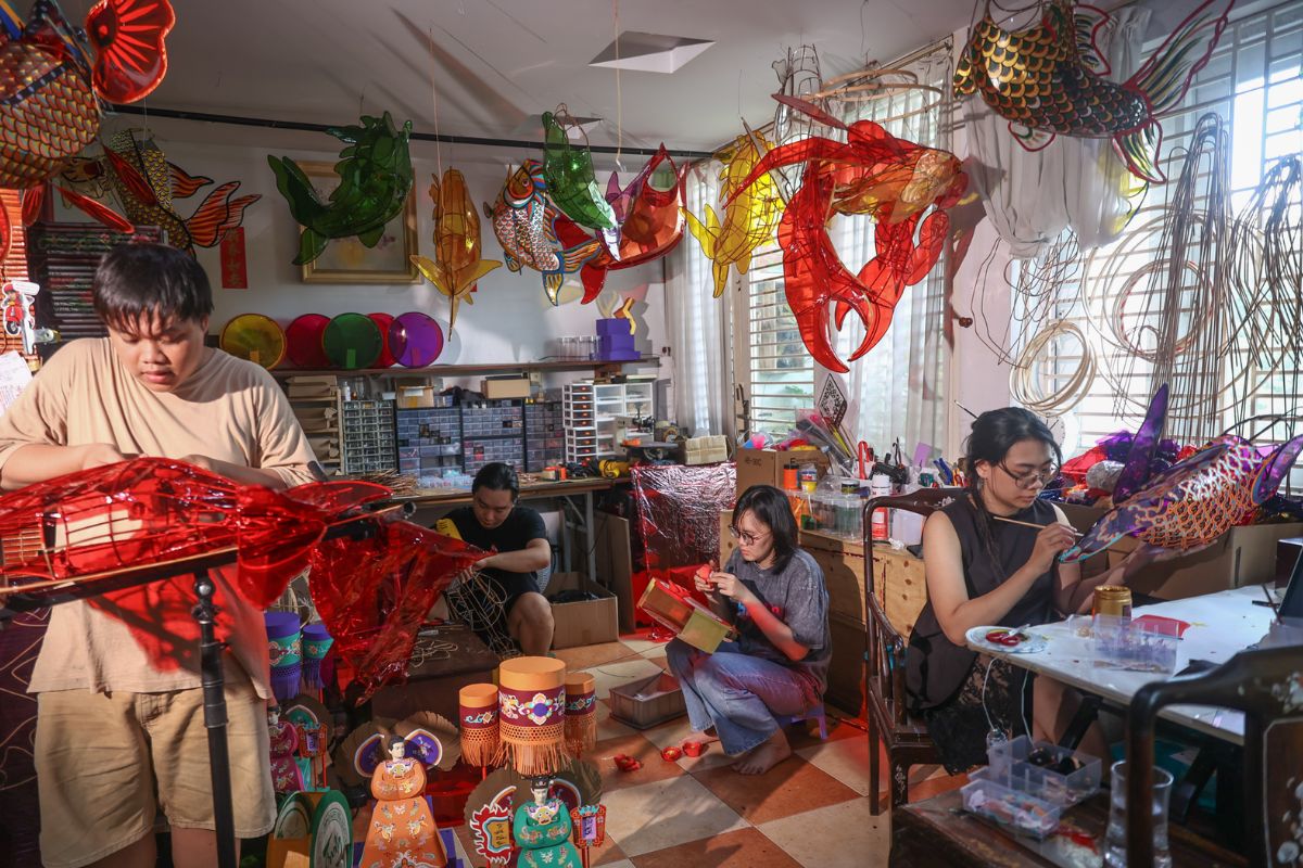 Visit lantern workshop on Hang Ma
