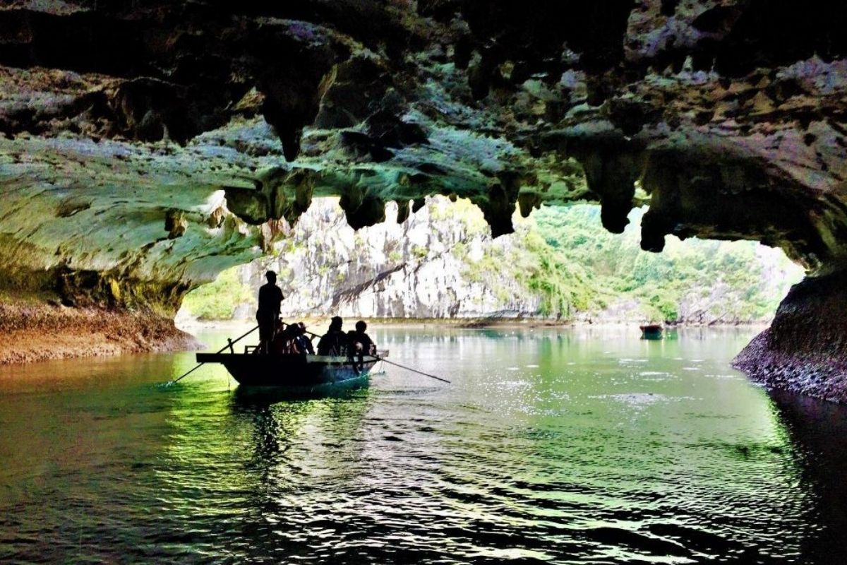 Dark & Light Cave