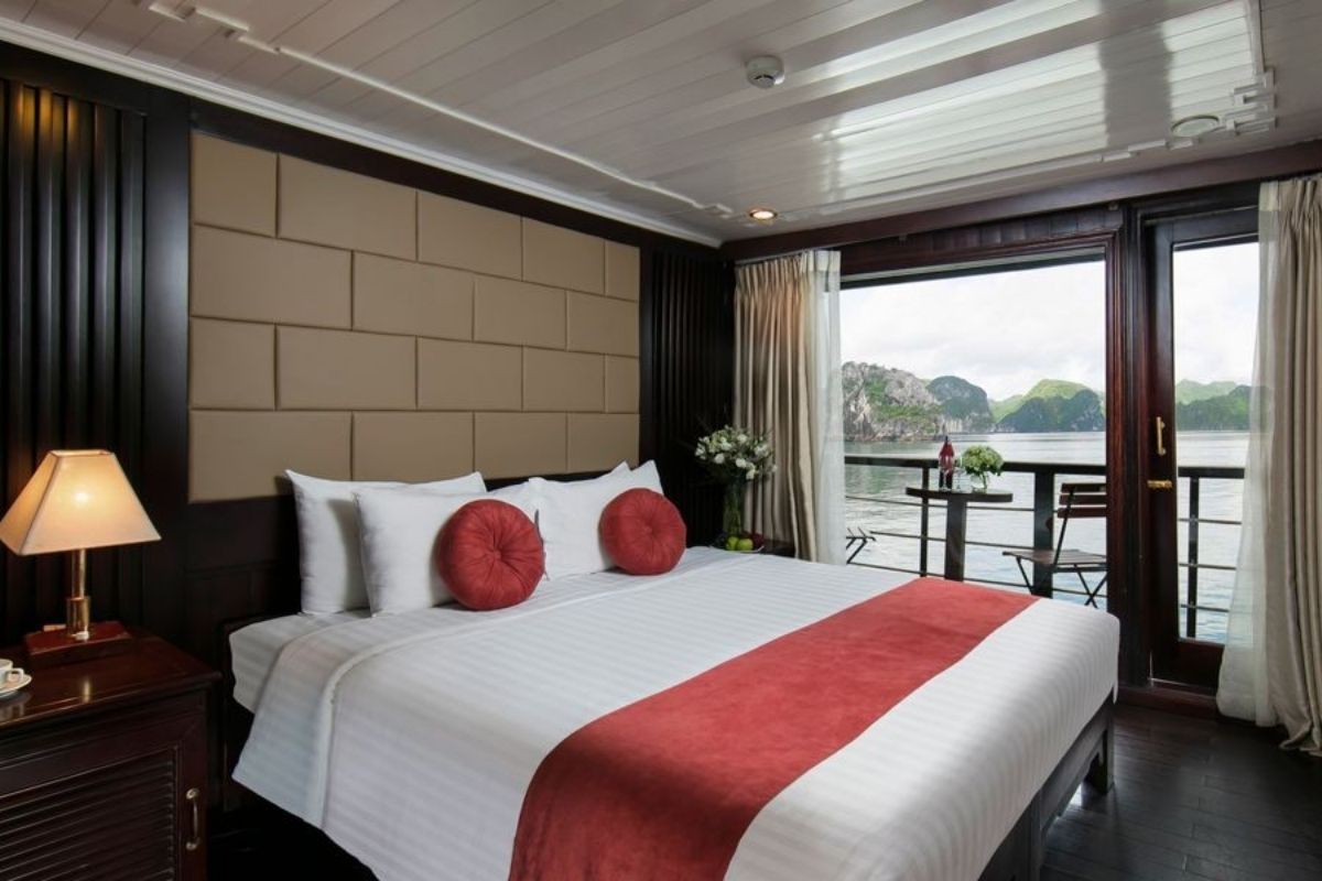 Prime Panorama Terrace Suite of majestic cruise ha long