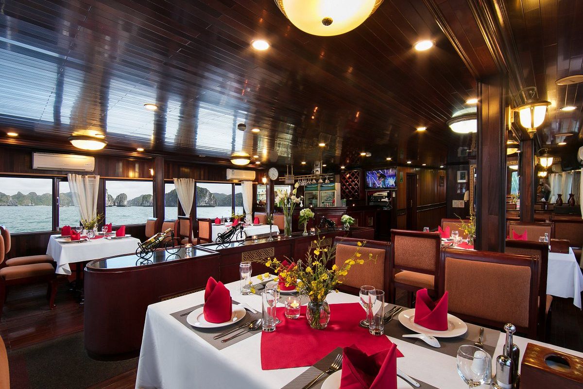 Romantic Dining with a View majestic cruise ha long