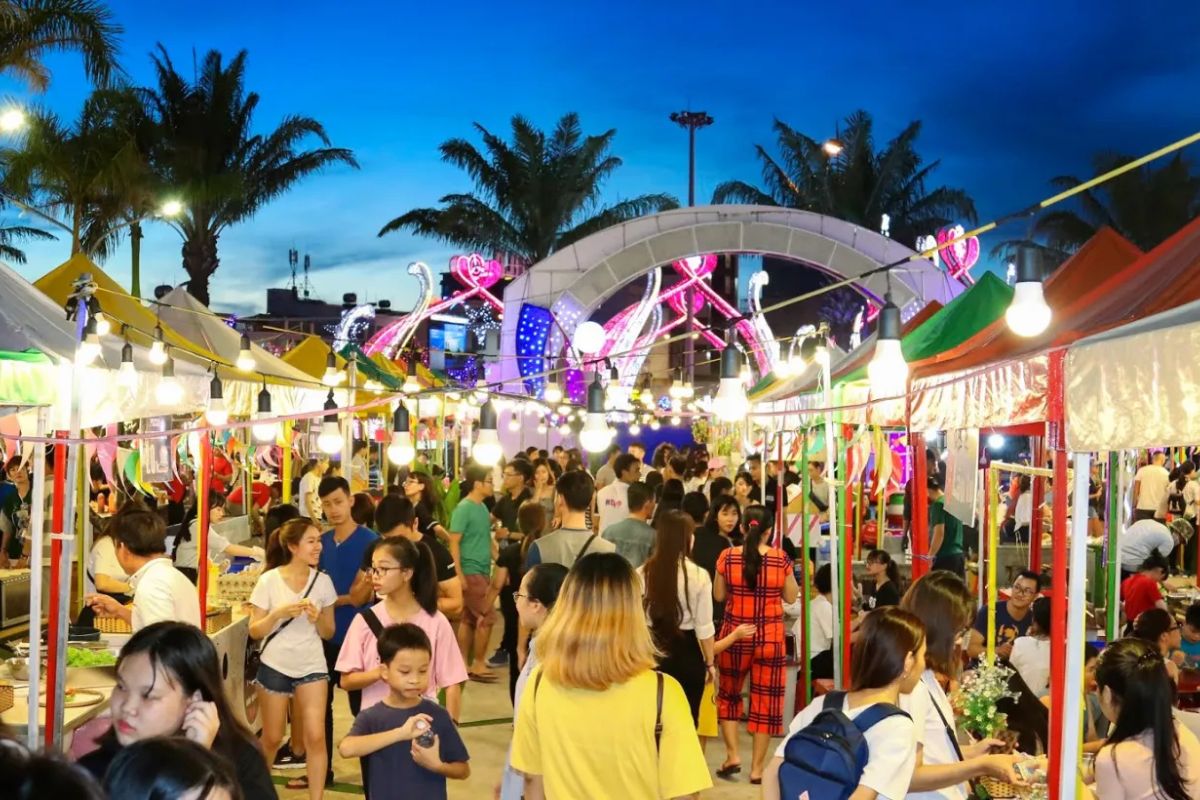 Halong Night Market