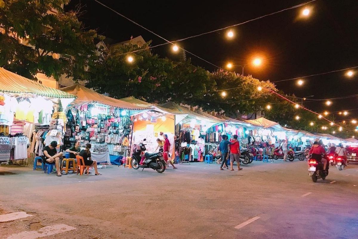 Can Tho Night Market is a short walk from Saigon Can Tho Hotel 
