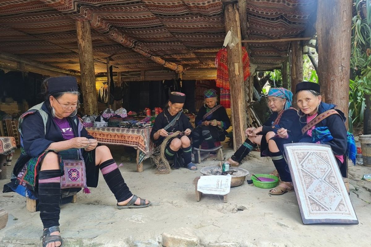 See tradition woven by Sin Chai hands