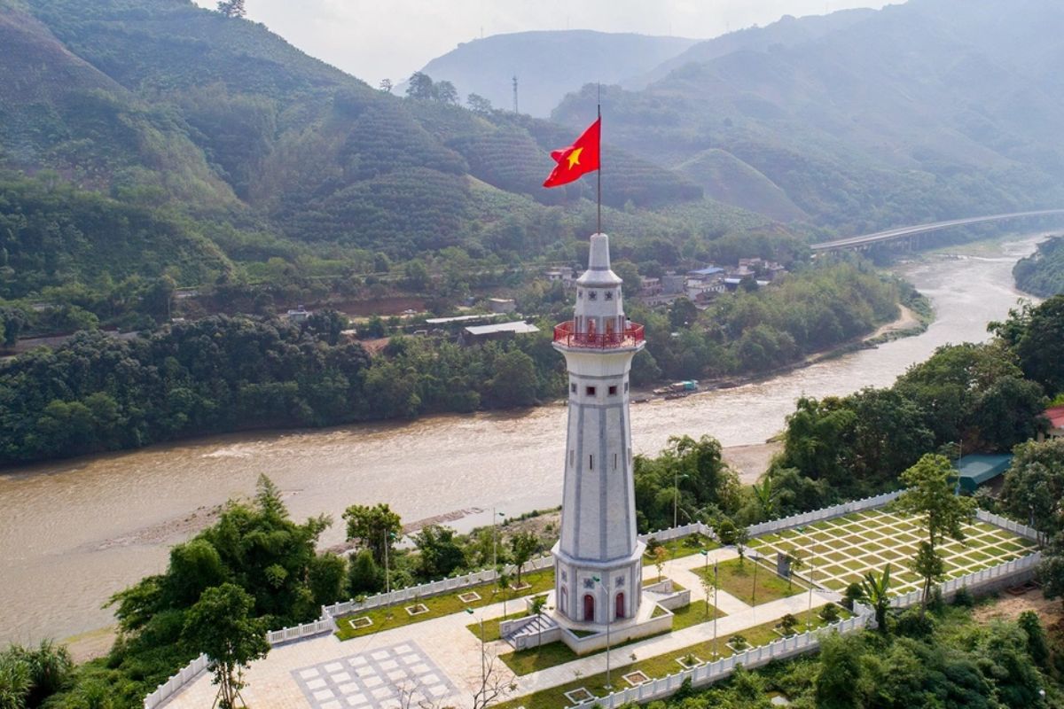 Lung Po Flagpole