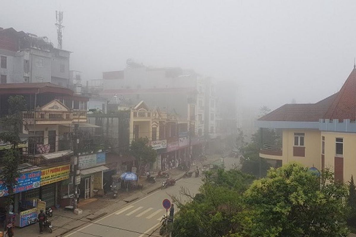 Fog covers Sapa town, Vietnam elevation