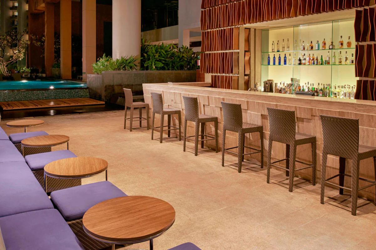 Plunge Pool Bar